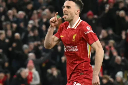 Jota salvages point for 10-man Liverpool against Fulham