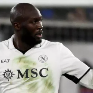 Lukaku fires Napoli six points clear at Atalanta, Juve sink Milan