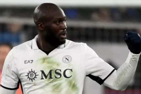 Lukaku fires Napoli six points clear at Atalanta, Juve sink Milan