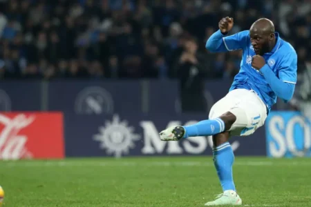 Napoli beat Juventus to continue Serie A title charge